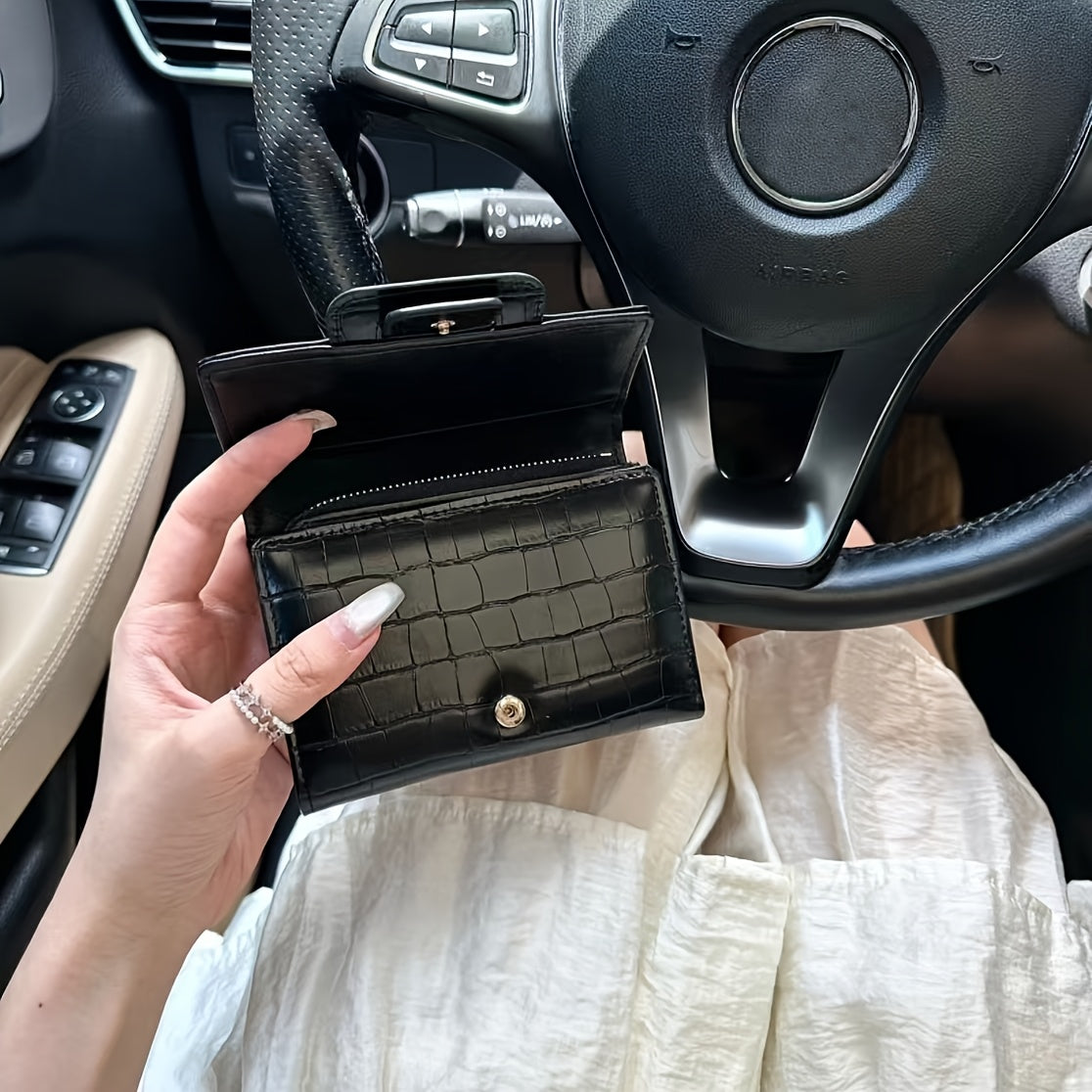 Chic Wallet Vintage Style Brown Crocodile Pattern Wallet for Women | Large Capacity, Multifunctional with Card Slots, Snap Closure, and Coin Purse
