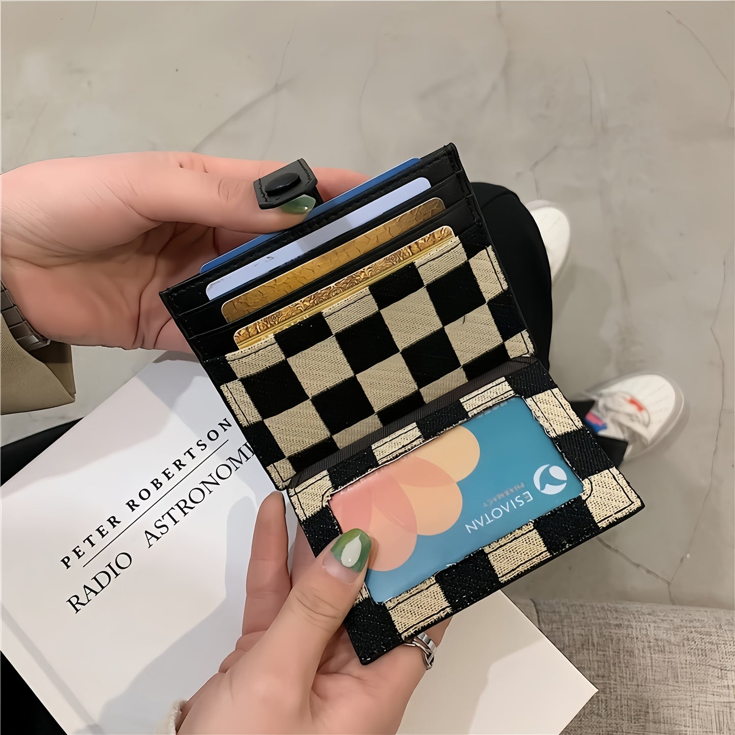 1pc Slim Black & White Checkered Card Wallet with Transparent Window, Large Capacity Coin Purse & Multiple Slots - Stylish Retro Design, Perfect Gift for Her or Mom, Wallet